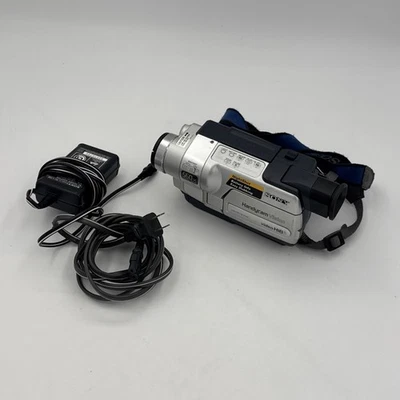 Videocámara Sony Handycam CCD-TRV118 8 mm Hi8 en funcionamiento con transferencia de video de captura nocturna Foto 1 de 4