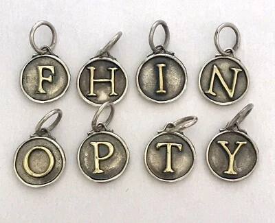 Dije inicial poético encerado insignia de cancillería plata esterlina latón elige uno Foto 1 de 4