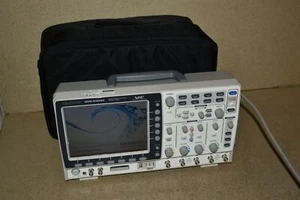 GW Instek GDS-2304A Digital Oscilloscope, 4 channel, 300 MHz (NY30) - Picture 1 of 6