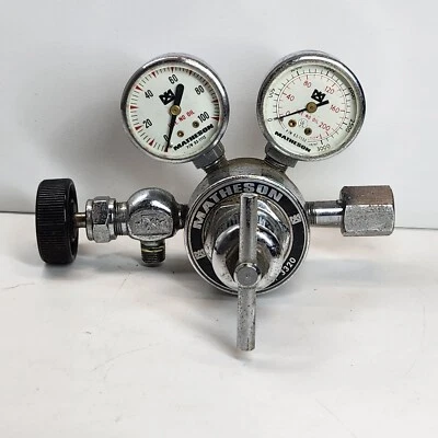 Válvula reguladora de presión Matheson monoetapa calibre doble 3320 112A Foto 1 de 4