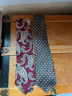 Lot of Alport and Ritchie Burgundy & Tan Paisley & Carlos Bevenezia Black & Gray - Image 1 of 4