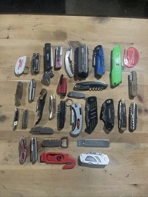 Pequeña caja de tarifa plana llena de cuchillos, multiherramientas, cuchillas utilitarias, etc. - caja #4 Foto 1 de 4