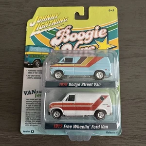 2022 JOHNNY LIGHTNING BOOGIE VANS 1976 DODGE & 1977 FORD CRUISING VAN 2 PACK B - Picture 1 of 6