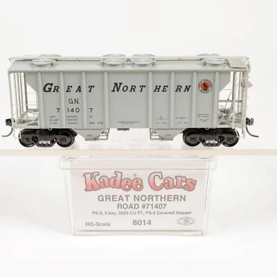 Kadee HO Great Northern GN #71407 PS-2 2003 Cu Ft 2-Bay Covered Hopper 8014 - Image 1 of 4