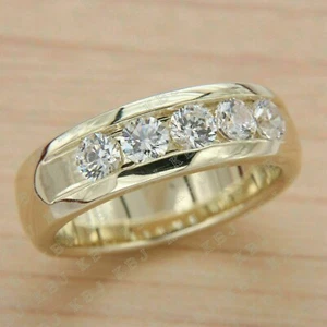 Anillo banda de boda moissanita de corte redondo para hombre de 5,00 quilates enchapado en oro amarillo 14 K - Imagen 1 de 3