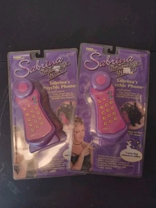 Dwa (2) Sabrina The Teenage Witch Tiger Electronics Psychic Phone 1996 Nieotwarty - Zdjęcie 1 z 1