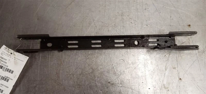 Brazo de control trasero inferior transversal trasero compatible con 05-07 QUINIENTOS 8413129 Foto 1 de 4