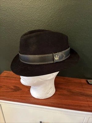 Sombrero Goorin Brothers Fedora GRANDE Negro 100% Lana Arco Logo Banda de Cuero Foto 1 de 4