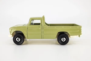 2018 Matchbox #14 '62 Nissan Junior PASTEL GREEN | MINT - Picture 1 of 1
