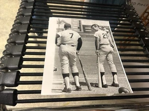original 1968 MICKEY MANTLE NEW YORK YANKEES BASEBALL PLAYER 8 x 10 PHOTO - Picture 1 of 2