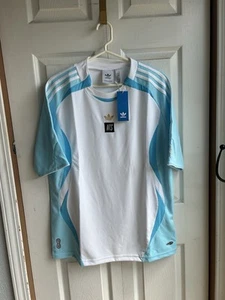 Neu mit Etikett NTS Radio x Adidas Originals Collab Fußballtrikot blau Übergröße Größe Small - Bild 1 von 9