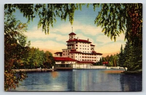 Cartolina Vista of the Broadmoor Hotel From the Lake, Pikes Peak Region, Colorado - Foto 1 di 2