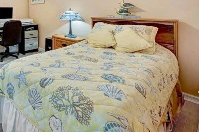 Edredón tropical con cama doble, amarillo con conchas marinas, coral, estrellas de mar, caballito de mar Foto 1 de 4