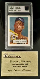 GIOCO TOPOLINO MANTLE USATO YANKEE STADIUM RELIC 52 Rookie ristampa CON CERTIFICATO DI AUTENTICITÀ - Foto 1 di 2