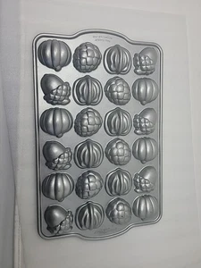 Mordeduras para hornear pasteles Nordic Ware Autumn Delight Harvest - 24 formas de otoño  - Imagen 1 de 2