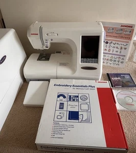 JANOME MEMORY CRAFT 10001 COMPUTERIZED MACHINE, EMBROIDERY KIT, CDs AND MORE - Picture 1 of 16