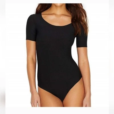 Commando Butter 勺领黑色合身短袖紧身连衣裤 OS — 第 1/4 张图片