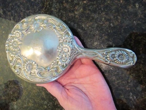 Antiker versilberter abgeschrägter Glas Handspiegel Gänseblümchenmuster 9,25" lang - Bild 1 von 5