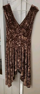 Vestido Silence + Noise Corina Terciopelo Aplastado Marrón Asimétrico Detalle Botón M Foto 1 de 4