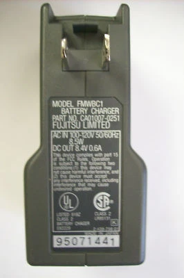 CARGADOR BATERÍA FUTSU FMWBC1 P/N: CA01007-0251 Foto 1 de 4