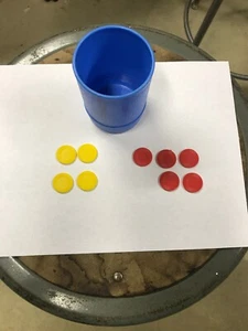 Yahtzee Würfelbecher 1978 mit 9 Chips - Bild 1 von 5