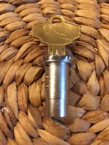 Nueva CERRADURA Y LLAVE para LA MAYORÍA Granel MÁQUINA EXPENDEDORA DE TUERCAS DE CARAMELO DE GOMA Roble Northwestern - Imagen 1 de 3
