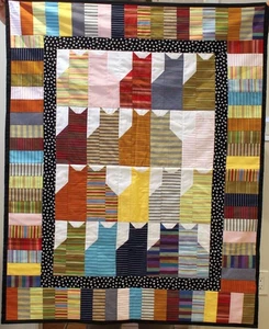 Handarbeit gestreift Pfotenabdruck getrimmt Katze Katze Quilt Überwurf KATZENRETTUNG - Bild 1 von 2