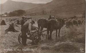 EAS RP POSTKARTE HÄLER BEI ERNTE MIT MASCHINEN & PFERDEN UM 1910 - Bild 1 von 2