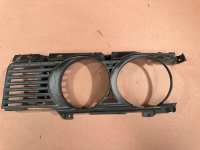 Parrilla de faros delanteros derechos OEM #90216 BMW E34 535I M 525I 530I OEM #90216 Foto 1 de 4
