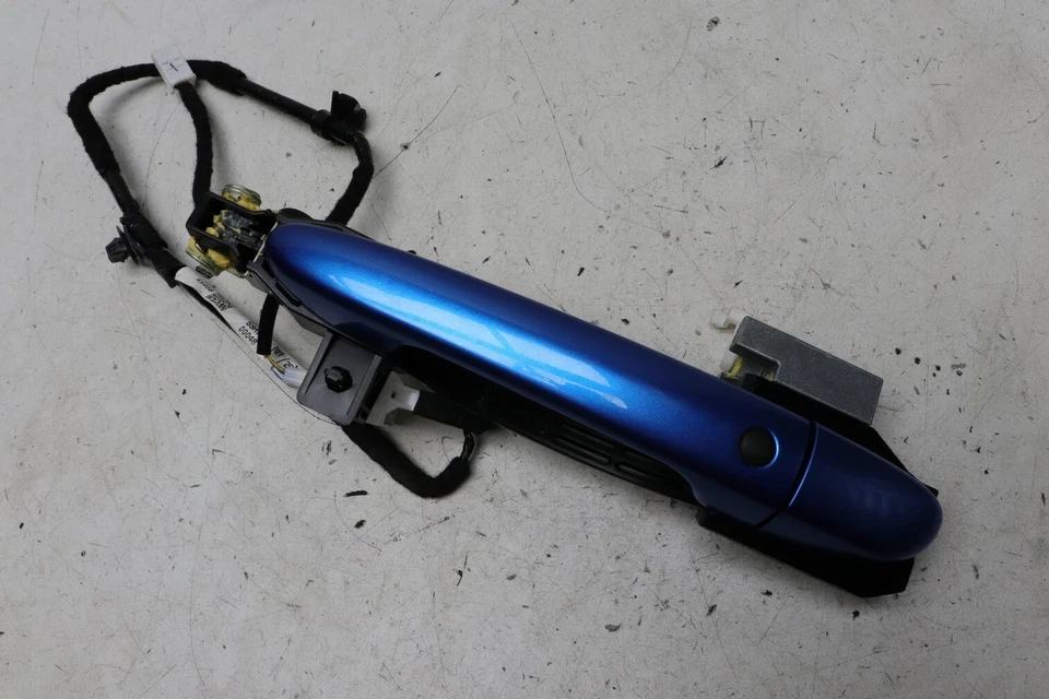 Abarth 124 Spider 2016 Exterior Door Handle LHS J145 - Image 1 of 3