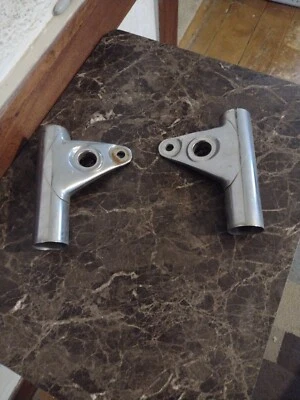 Orejas de horquilla Kawasaki KZ 400 1974 1977 soportes de faros Foto 1 de 4