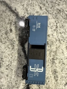 HO Scale Kadee Boston & Maine 50' PS-1 Box Car #77337 - Picture 1 of 6