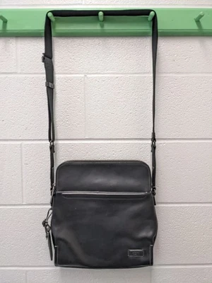 Bolso Bandolera de Viaje TUMI Cuero Negro Harrison Stratton Mensajero Foto 1 de 4
