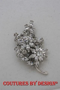 Broche prendedor St John Knits 3"x1.5" cristal Swarovski floral plata nuevo con etiquetas precio de venta sugerido por el fabricante 170 USD - Imagen 1 de 4