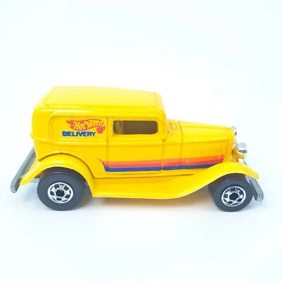 Camión de reparto Ford Hot Wheels Classics '32 1988 7672 amarillo rojo azul Malasia A Foto 1 de 4