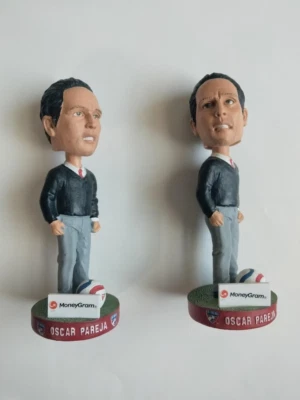 2 Oscar Pareja Dallas BURN Bobble Bobblehead SGA MLS futebol - Imagem 1 de 3