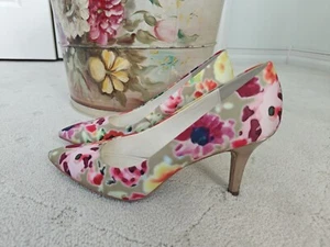 ANNE KLEIN Floral Pumps ROSE GOLD Metallic Heels AKYERNA Womens Shoes 9 M Fabric - Picture 1 of 8