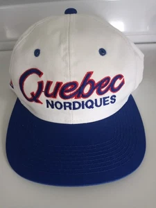 CAPPELLO SNAPBACK BICOLORE QUEBEC NORDIQUES VINTAGE RARO specialità sportive OSFA - Foto 1 di 8