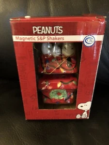 peanuts magnetic S&P Shakers Snoopy Christmas Doghouse New in Open Box - Picture 1 of 1