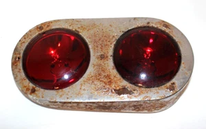 Conjunto ligero para camión de alta resistencia, bombillas dobles rojas GE 4416R y 4464R, necesita recromo - Imagen 1 de 6
