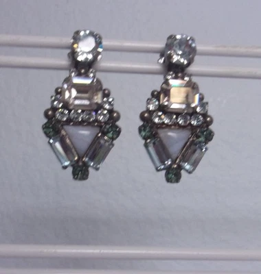 Большие серьги-капли Sorrelli на стойках прозрачные, светло-голубые, белые кристаллы - Изображение 1 из 4