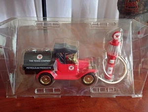 Gearbox Tonka 1918 Ford Model T Runabout Coin Bank & Wayne Gas Pump Texaco 57625 - Picture 1 of 8
