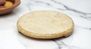 Antique White Marble Round Small Saffron Grinding Plate Original Old Hand Carved - Picture 1 of 6