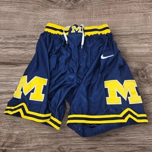 VTG Nike Michigan Wolverines Shorts Men 35 Blue Game Swoosh Fab 5 90s Basketball - Picture 1 of 12