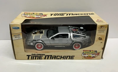 1:24 Welly - 回到未来第 3 部分 - Delorean Time Machine 压铸 — 第 1/4 张图片