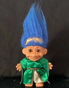 "Muñeca troll vintage Russ Berrie Queen 5"" #18561 corona pelo azul túnica verde" - Imagen 1 de 3