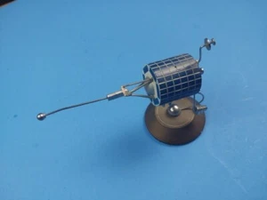 GPS Satellitare Scrivania Mogano Forno Legno Essiccato Modello Piccoli Ricambi o Riparazione - Foto 1 di 8