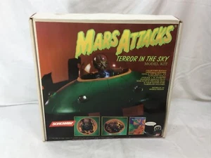 1996 Screamin' Topps Mars Attacks Martian Saucer Model Kit Terror in the Sky NEW - Picture 1 of 5