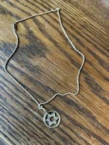 VINTAGE PRETTY 14K YELLOW GOLD CHAIN AND STAR OF DAVID PENDANT AND FREE SHIPPING - Picture 1 of 7