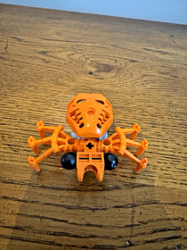 LEGO Bionicle Fikou 1441 Spider w/ Pakari Mask Orange
